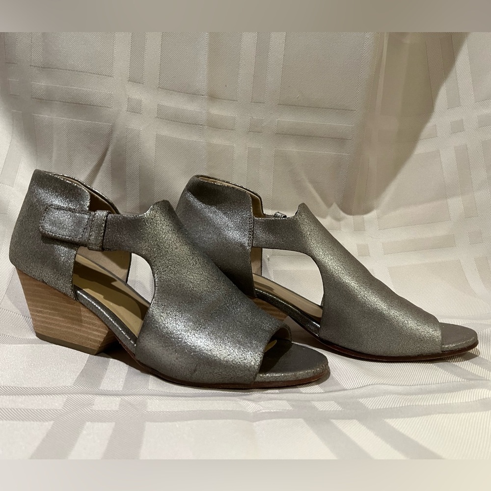Eileen Fisher silver heels size 9.5